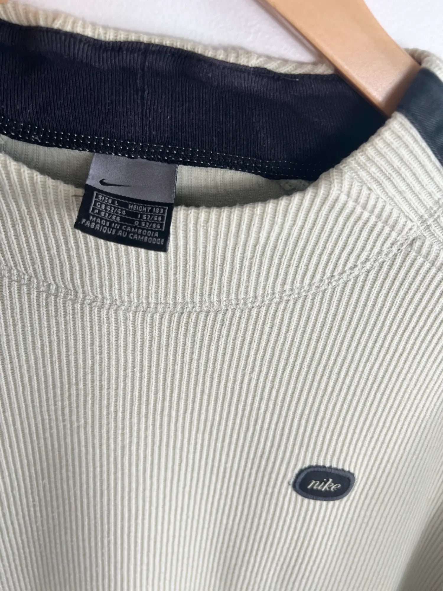 Pull Nike Vintage 00s beige vue de etiquette