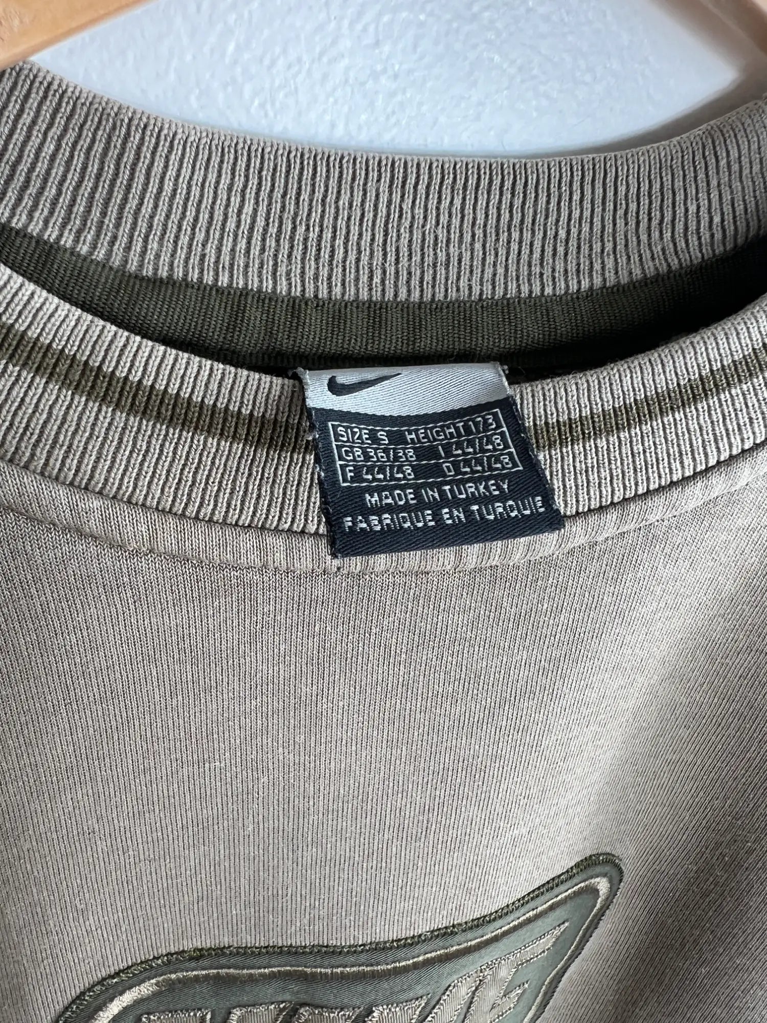Sweat Nike Vintage 00s kaki vue de etiquette